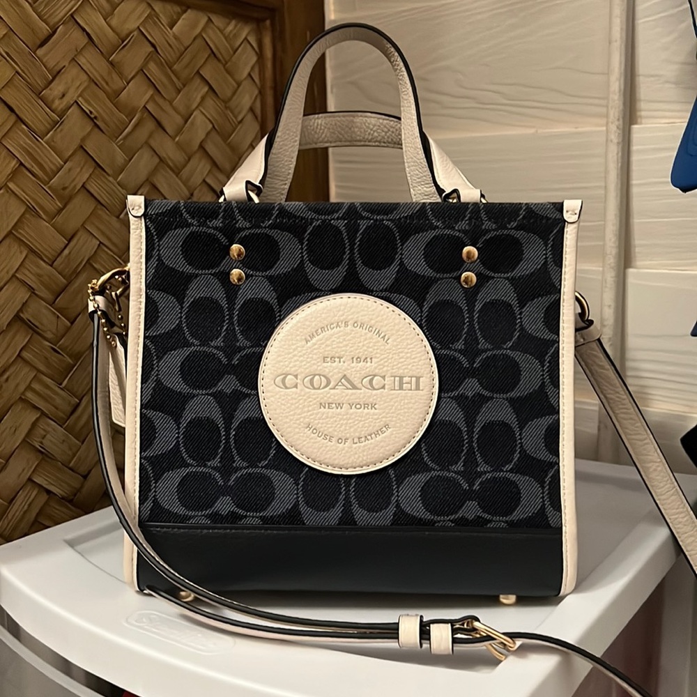 Dempsey Tote 22 In Signature Jacquard With Coach Patch